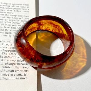 Elegant and modern resin bracelet, boho style. Brown, caramel